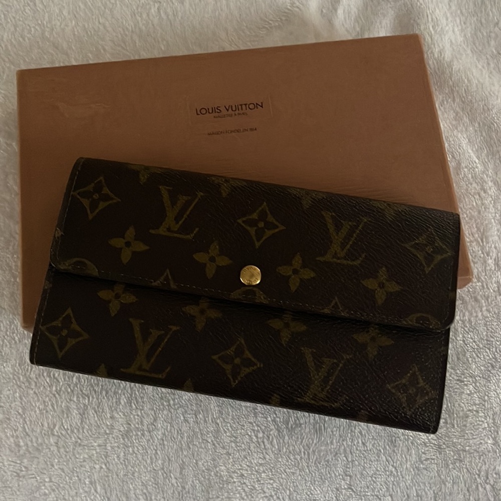 Louis Vuitton Sarah Wallet ❣️❣️Price Drop - Picture 10 of 13